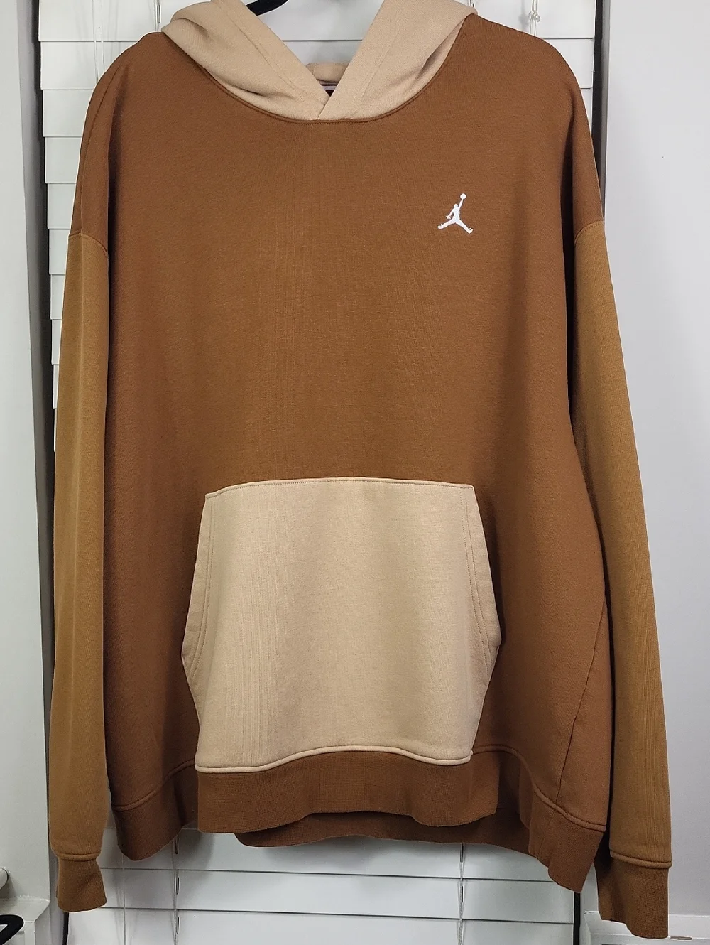 Men's Jordan Essentials Tan/Ale Brown/Hemp Pullover Fleece. Size‎ 3 XL